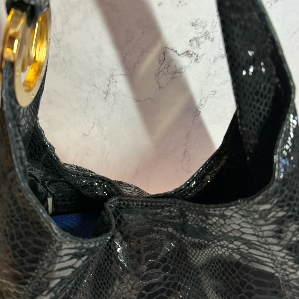 MICHAEL KORS HOBO BAG with GOLD MK LOGO - Picture 6 of 9
